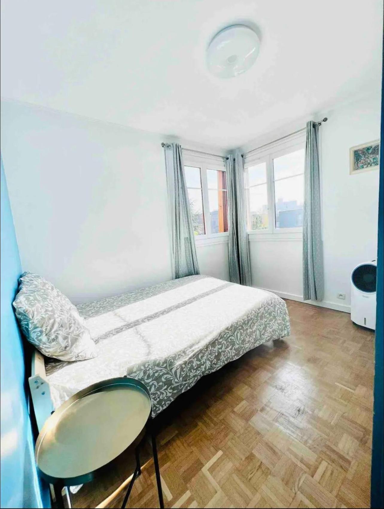Modern 2 Bedroom Apartment Near Paris Metro, Giant Flat Screen Tv 85 Inches, Balcony, Free Parking Иври сюр Сен Екстериор снимка